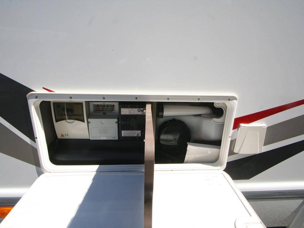 Camping-car profilé occasion Maxi-salon lit de pavillon moins de 7m Challenger 290 Quartz à Roques près Toulouse 31