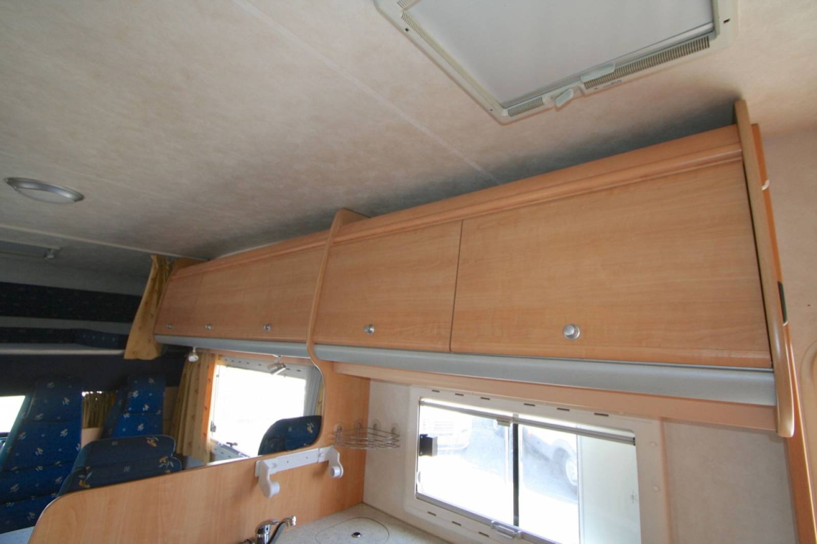 vend camping-car occasion capucine 6 places, Challenger 172, à Toulouse 31.