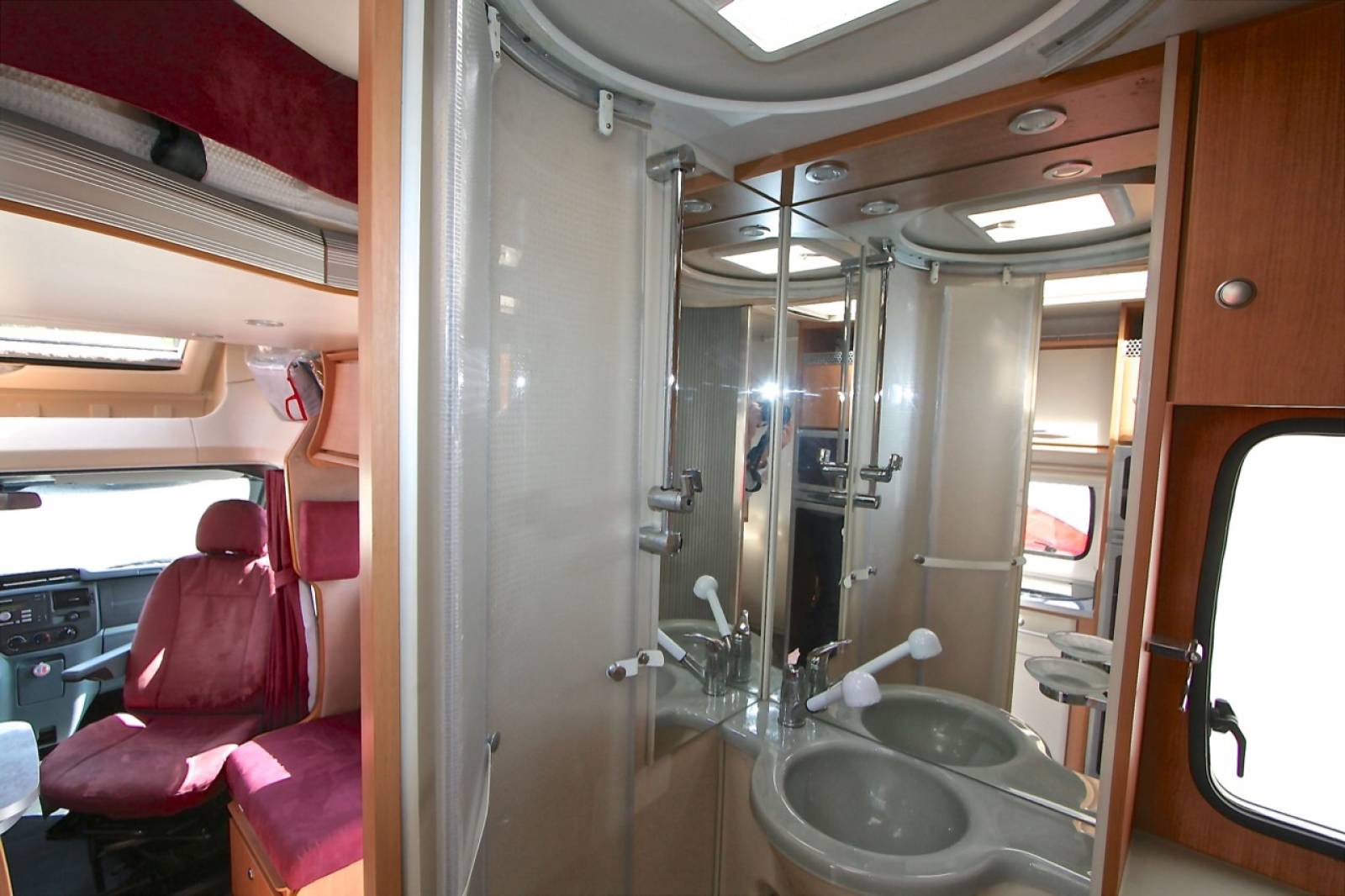 camping-car occasion challenger genesis 60 vacances et loisirs roques