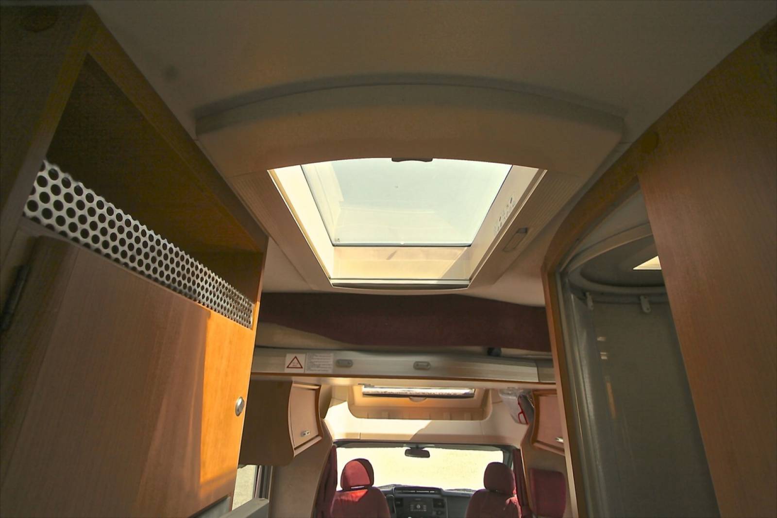 camping-car occasion challenger genesis 60 vacances et loisirs roques