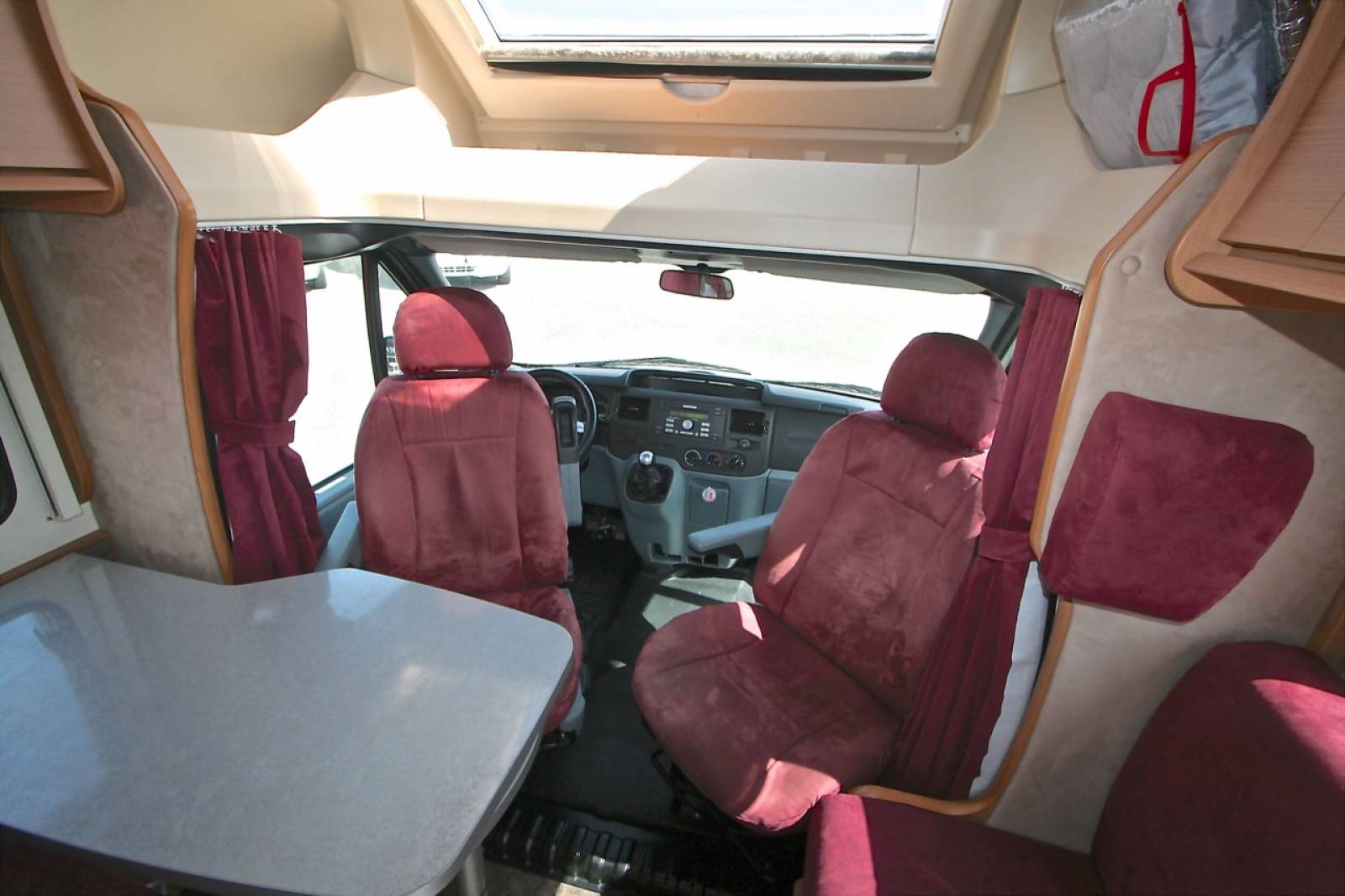 campVend Camping-car profilé occasion, lit central, 5 couchages Challenger Genesis 60, à Toulouse '31)ing-car occasion challenger genesis 60 vacances et loisirs roques