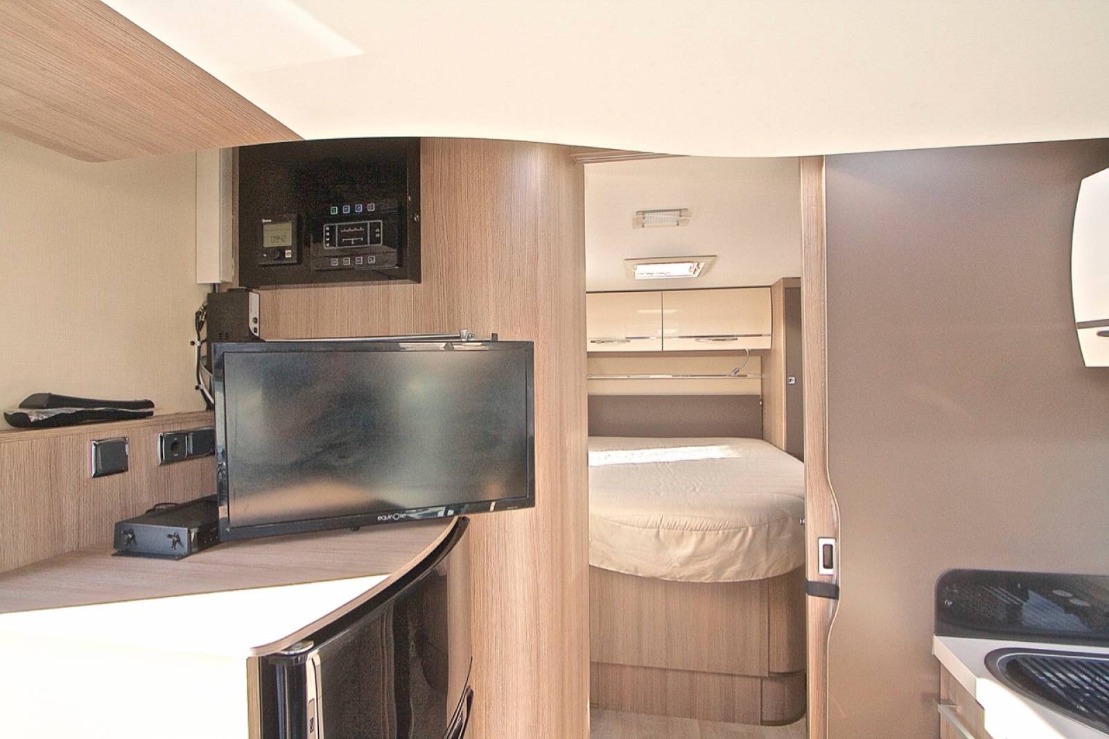 camping-car occasion chausson korus 628 vacances et loisirs roques