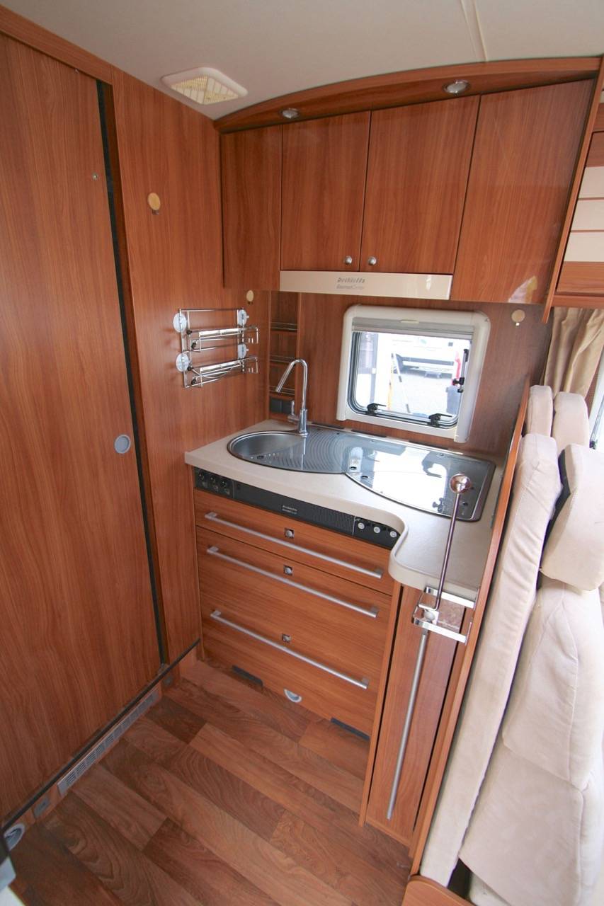 Achat Camping-car intégral occasion Dethleffs Advantage i 7151 DBM, lit central et de pavillon, 4 places, 150cv, poids lourd, fabrication allemande, très bien équipé, visible à Toulouse (31)