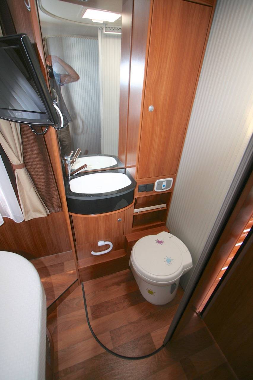 Achat Camping-car intégral occasion Dethleffs Advantage i 7151 DBM, lit central et de pavillon, 4 places, 150cv, poids lourd, fabrication allemande, très bien équipé, visible à Toulouse (31)