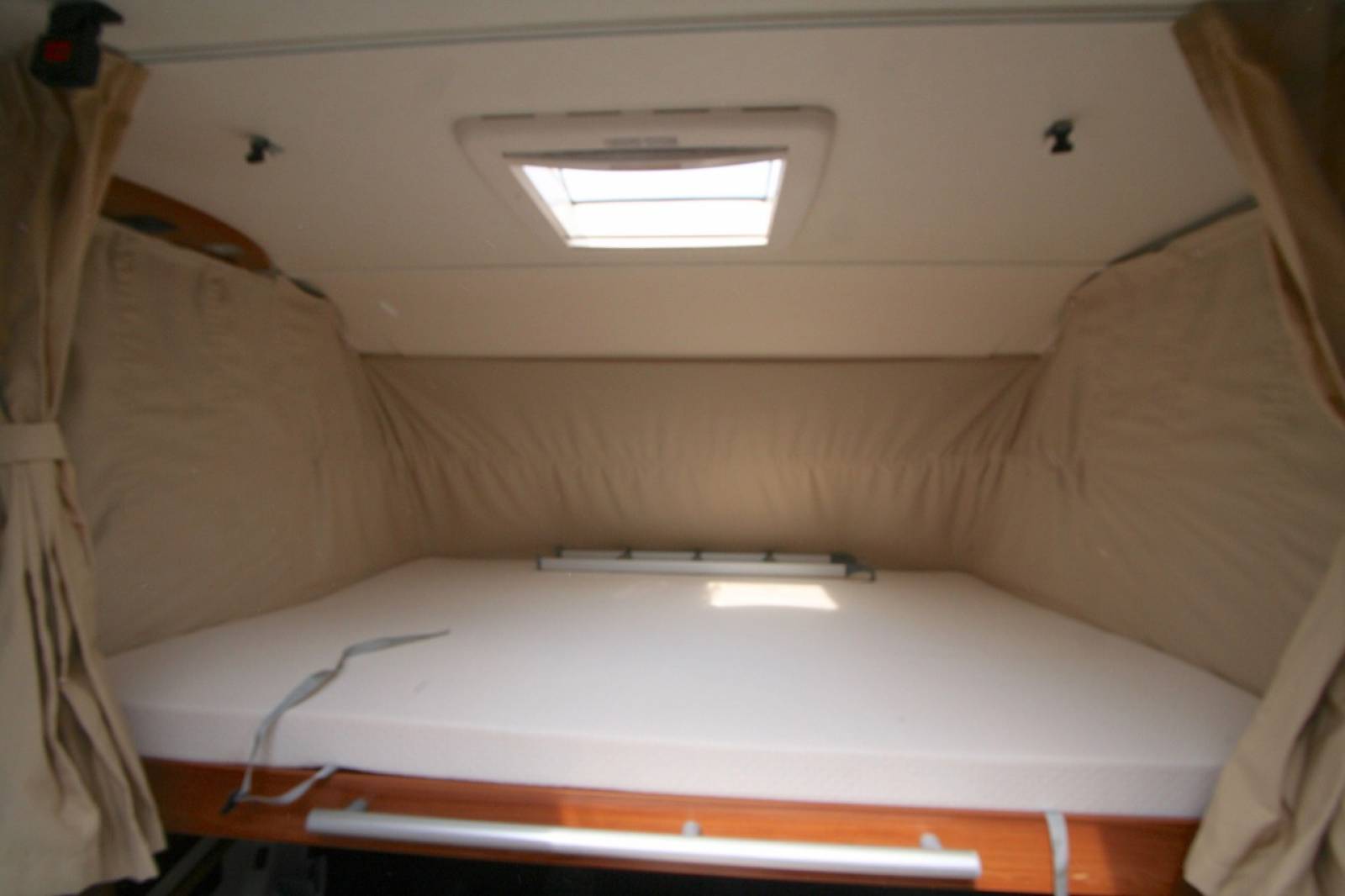 Achat Camping-car intégral occasion Dethleffs Advantage i 7151 DBM, lit central et de pavillon, 4 places, 150cv, poids lourd, fabrication allemande, très bien équipé, visible à Toulouse (31)