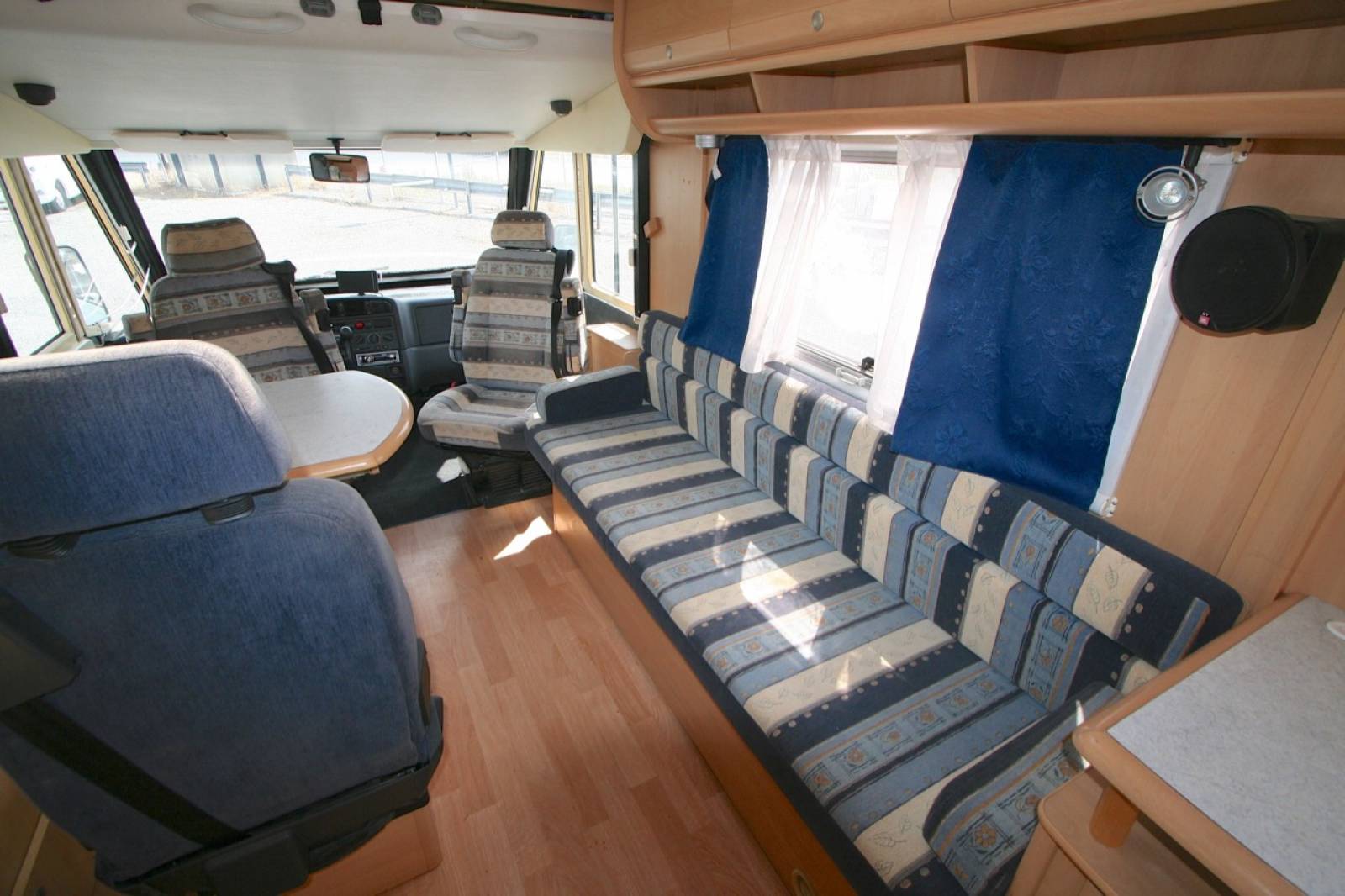 Achat Camping-car Intégral occasion Dethleffs Esprit Globetrotter i5830 B, pour 2,  près 6 m, petit prix, à Toulouse (31)