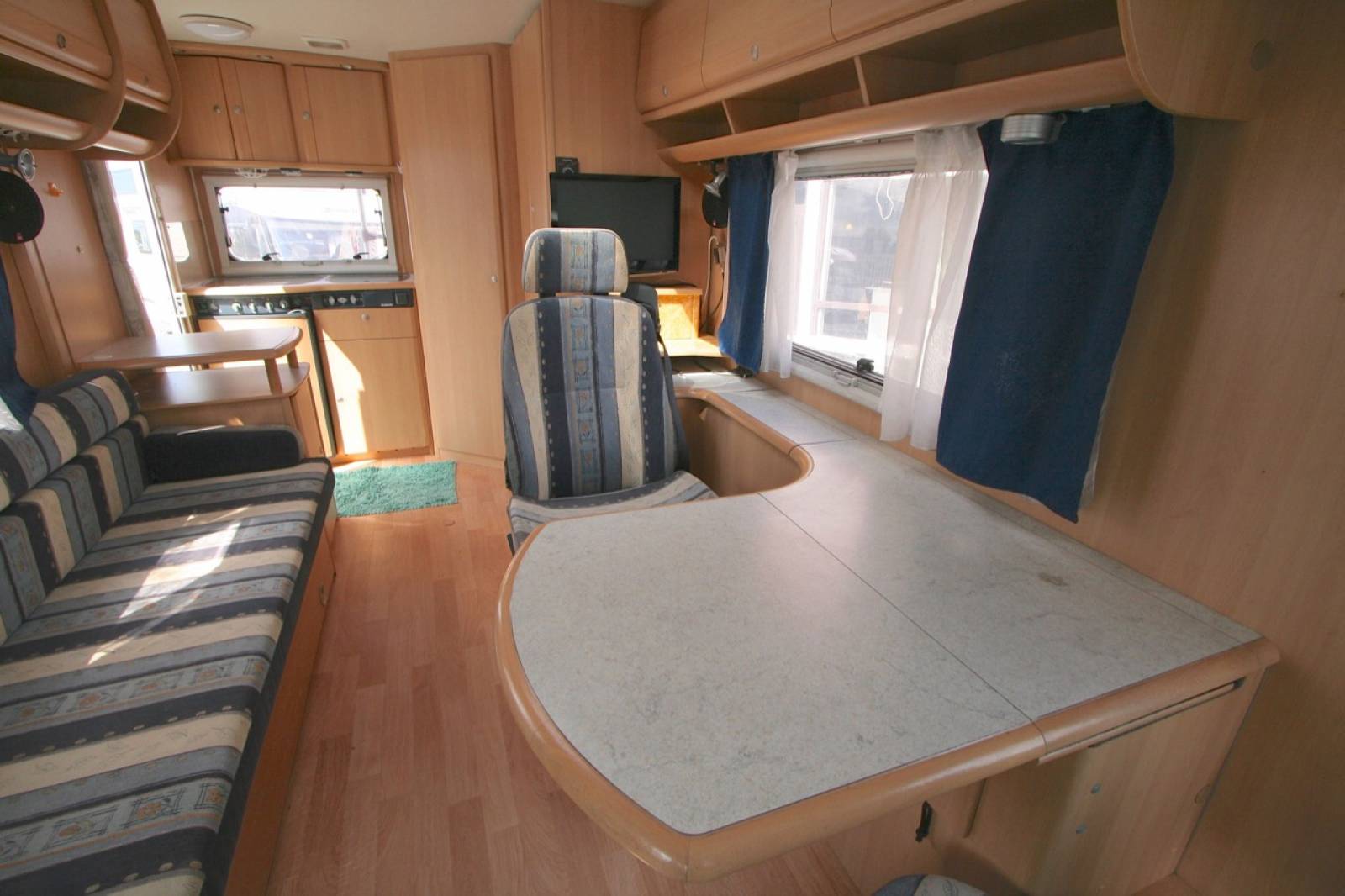 Achat Camping-car Intégral occasion Dethleffs Esprit Globetrotter i5830 B, pour 2,  près 6 m, petit prix, à Toulouse (31)