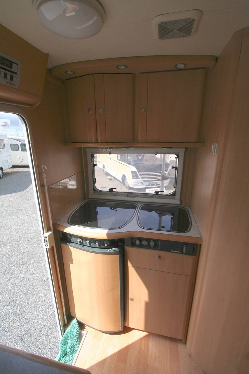 Achat Camping-car Intégral occasion Dethleffs Esprit Globetrotter i5830 B, pour 2,  près 6 m, petit prix, à Toulouse (31)