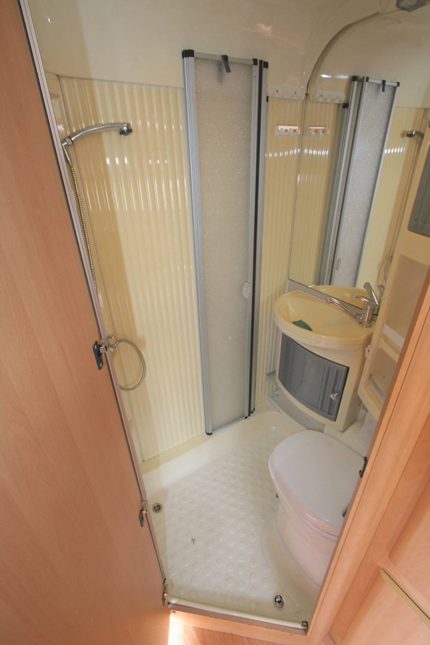 Achat Camping-car Intégral occasion Dethleffs Esprit Globetrotter i5830 B, pour 2,  près 6 m, petit prix, à Toulouse (31)