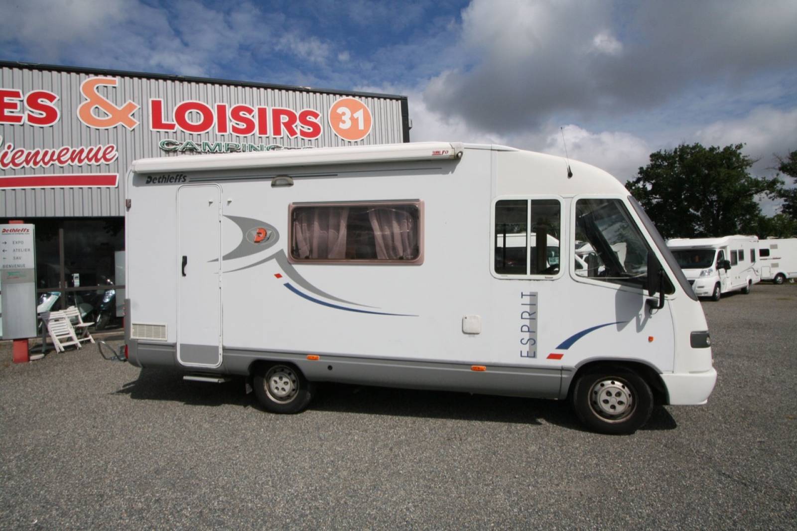 Achat Camping-car Intégral occasion Dethleffs Esprit Globetrotter i5830 B, pour 2,  près 6 m, petit prix, à Toulouse (31)