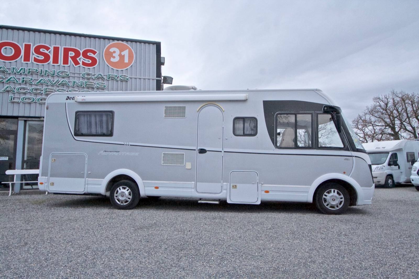 Achetez ce camping-car Intégral d'occasion Dethleffs Advantage i 7151 DBM, lit central, 4 places, 180 CV, à Roques, près Toulouse (31)