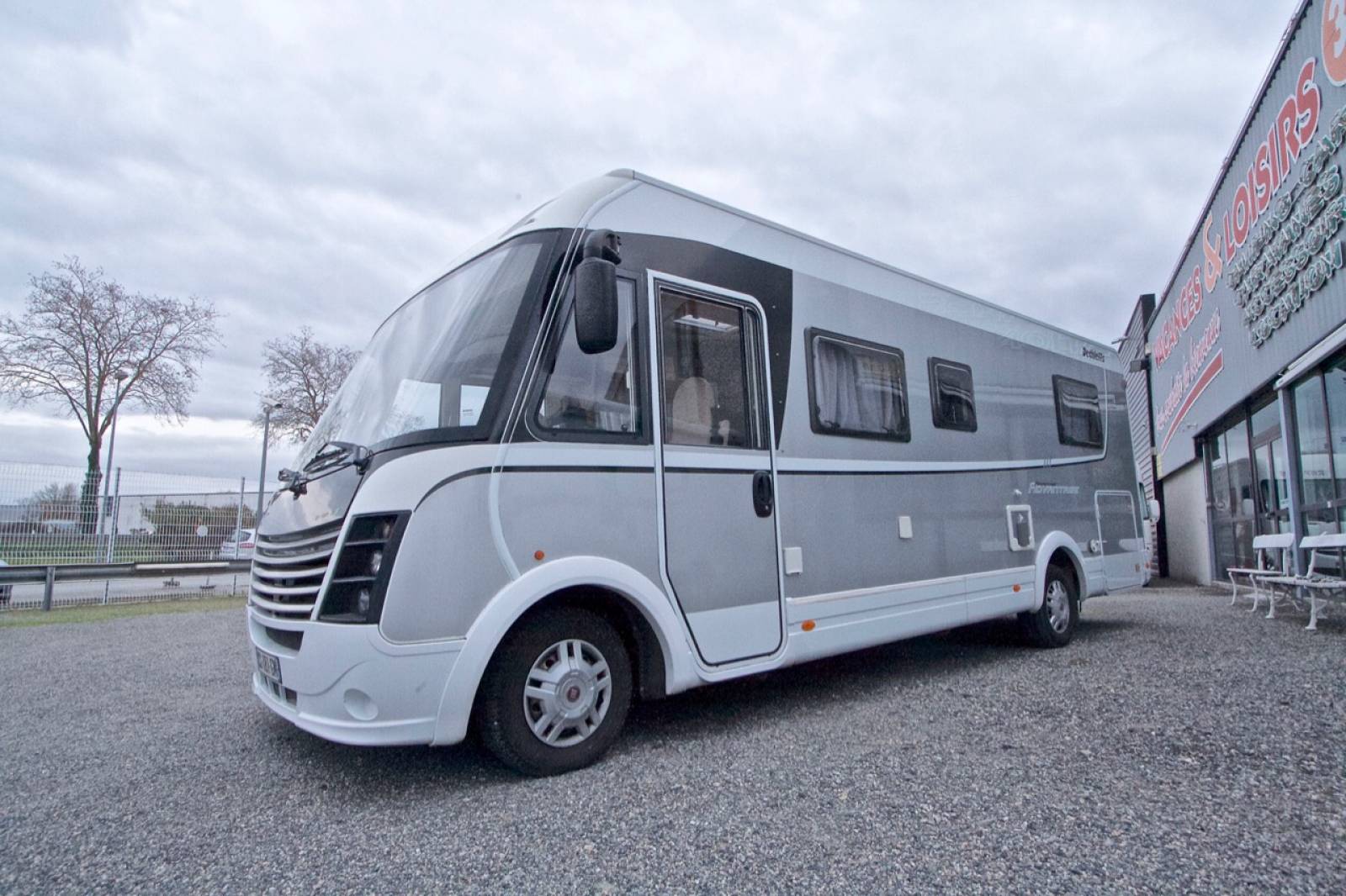 Achetez ce camping-car Intégral d'occasion Dethleffs Advantage i 7151 DBM, lit central, 4 places, 180 CV, à Roques, près Toulouse (31) Midi-Pyrénées