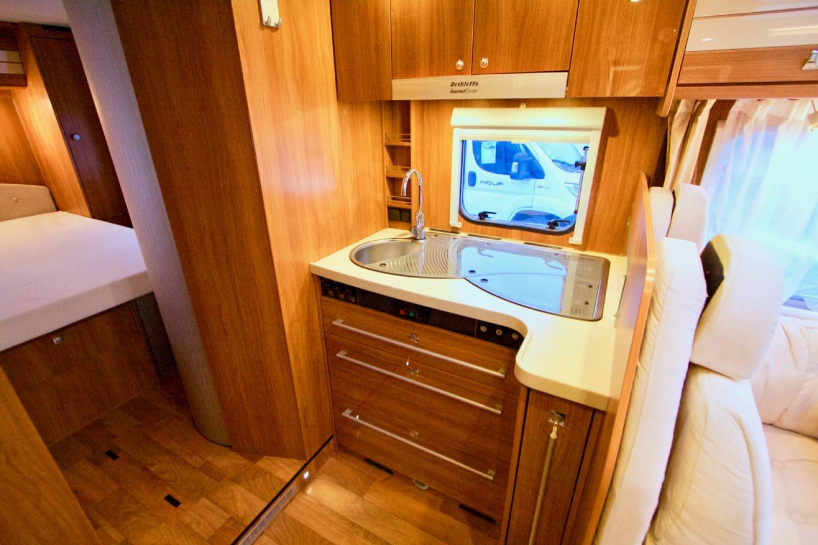 Achetez ce camping-car Intégral d'occasion Dethleffs Advantage i 7151 DBM, lit central, 4 places, 180 CV, à Roques, près Toulouse (31) Midi-Pyrénées