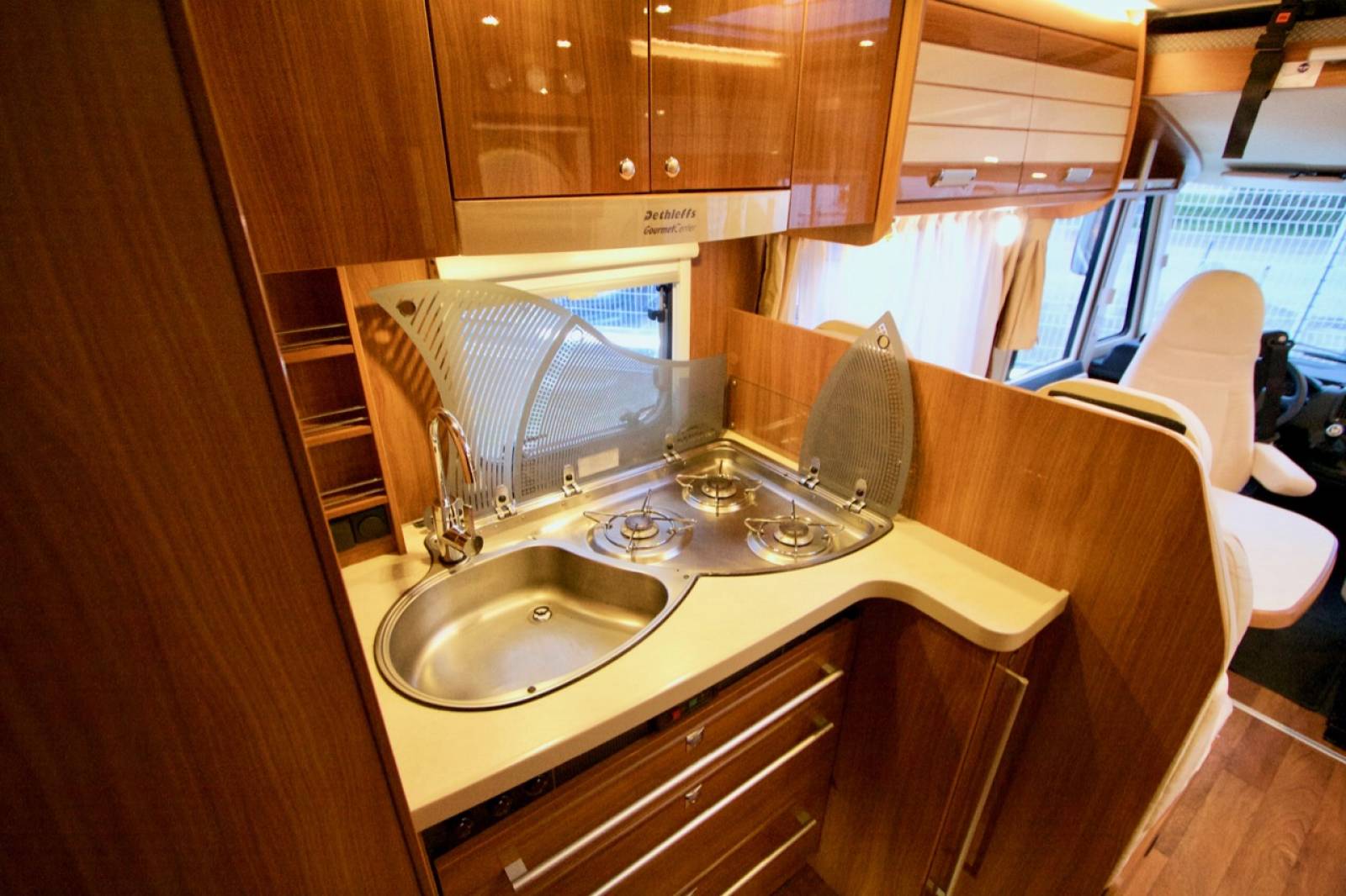 Achetez ce camping-car Intégral d'occasion Dethleffs Advantage i 7151 DBM, lit central, 4 places, 180 CV, à Roques, près Toulouse (31) Midi-Pyrénées