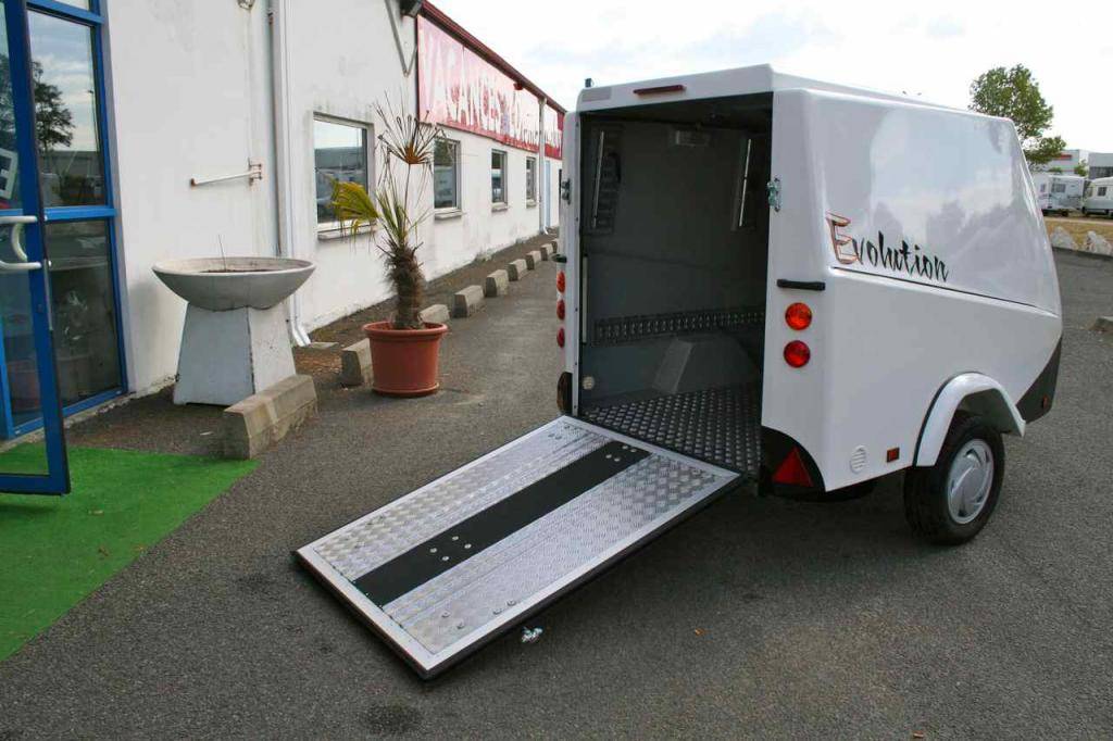 vente de remorque moto chez vacances et loisirs mérignac (33)