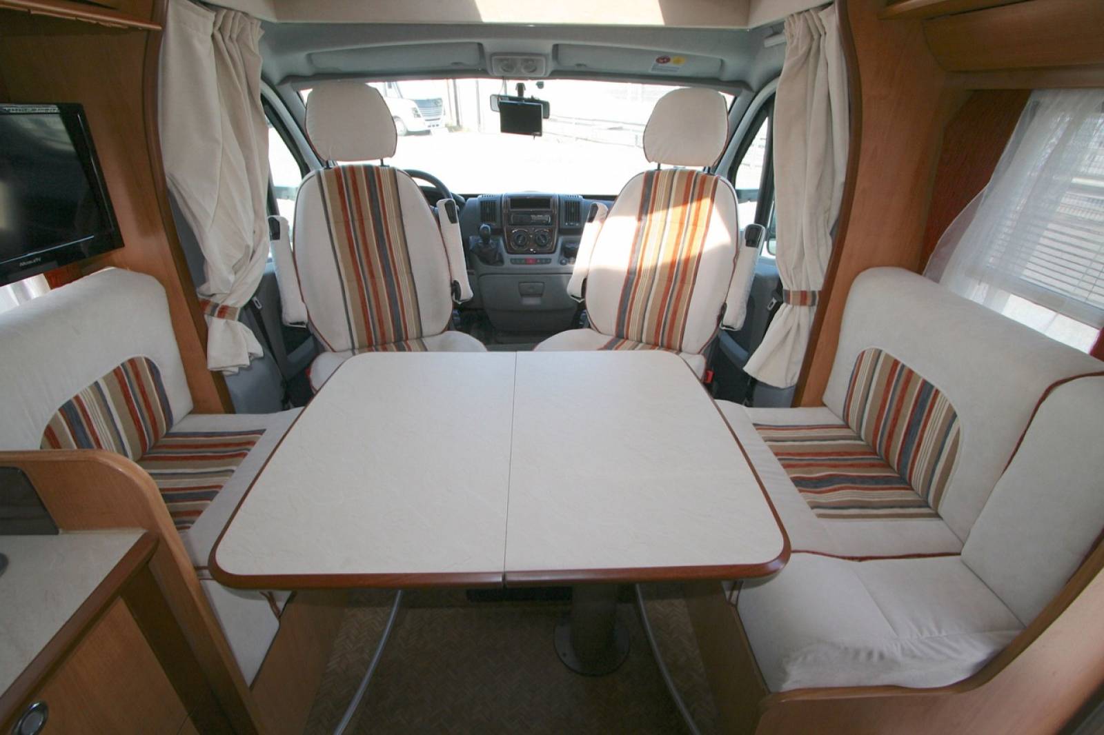 camping-car occasion Fleurette 65 LBM vacances et loisirs roques