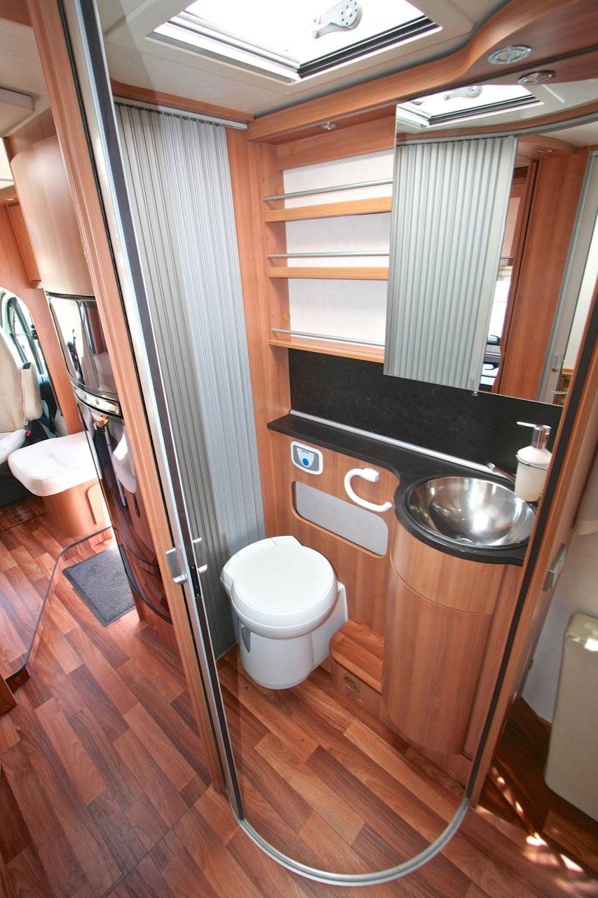 vend Camping-car Occasion profilé, Hymermobil 698 CL, à Roques, Midi-pyrénées