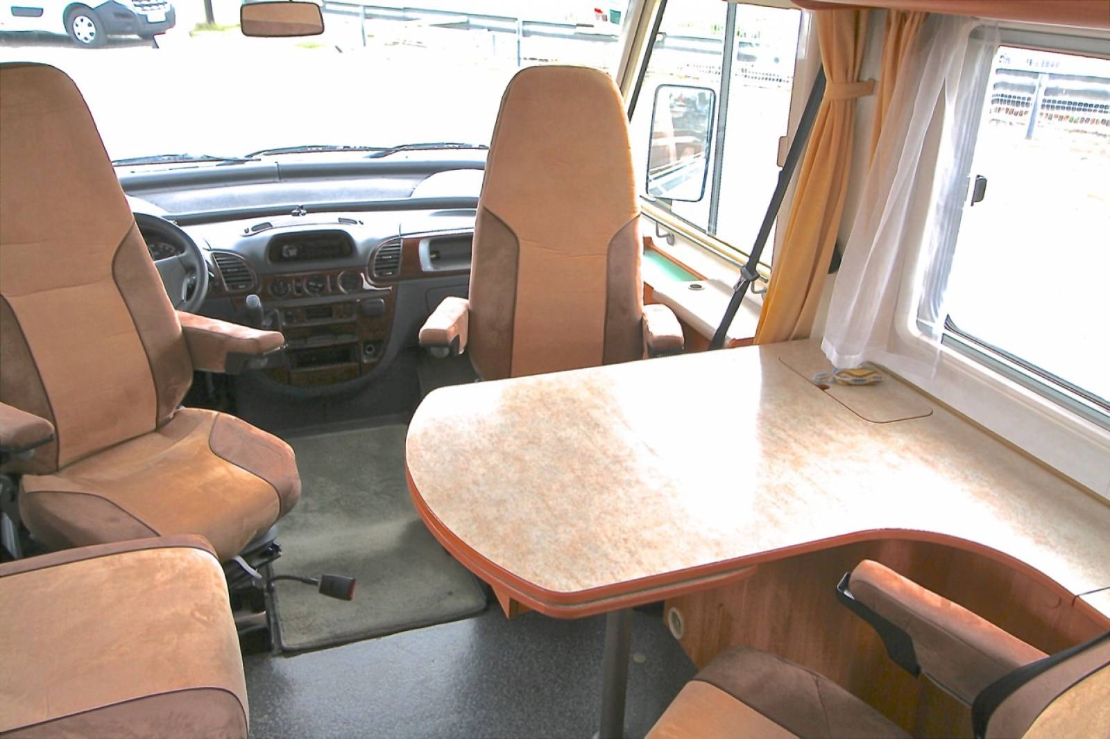 Camping-car intégral occasion 4 places sur Mercedes Hymermobil STARLINE 700 à Toulouse 31 Midi-Pyrénées.