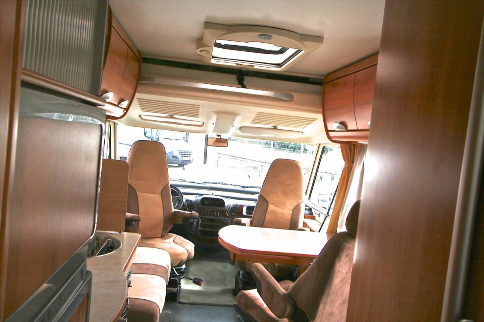 Camping-car intégral occasion 4 places sur Mercedes Hymermobil STARLINE 700 à Toulouse 31 Midi-Pyrénées.