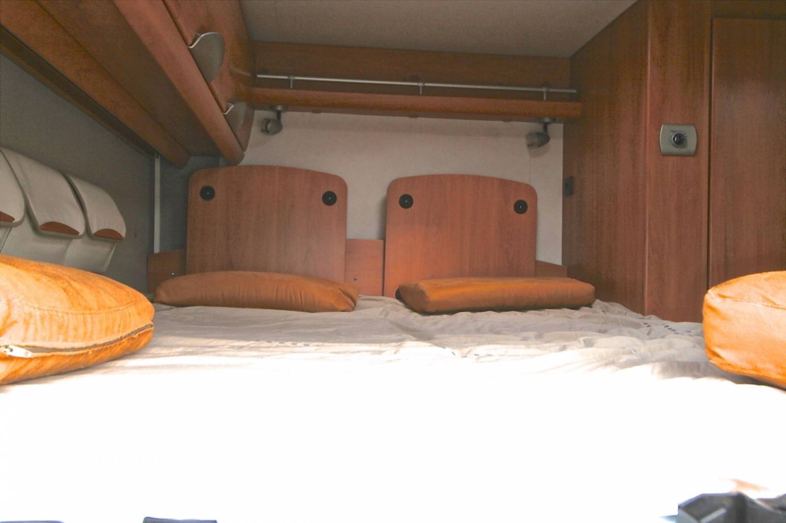 Camping-car intégral occasion 4 places sur Mercedes Hymermobil STARLINE 700 à Toulouse 31 Midi-Pyrénées.