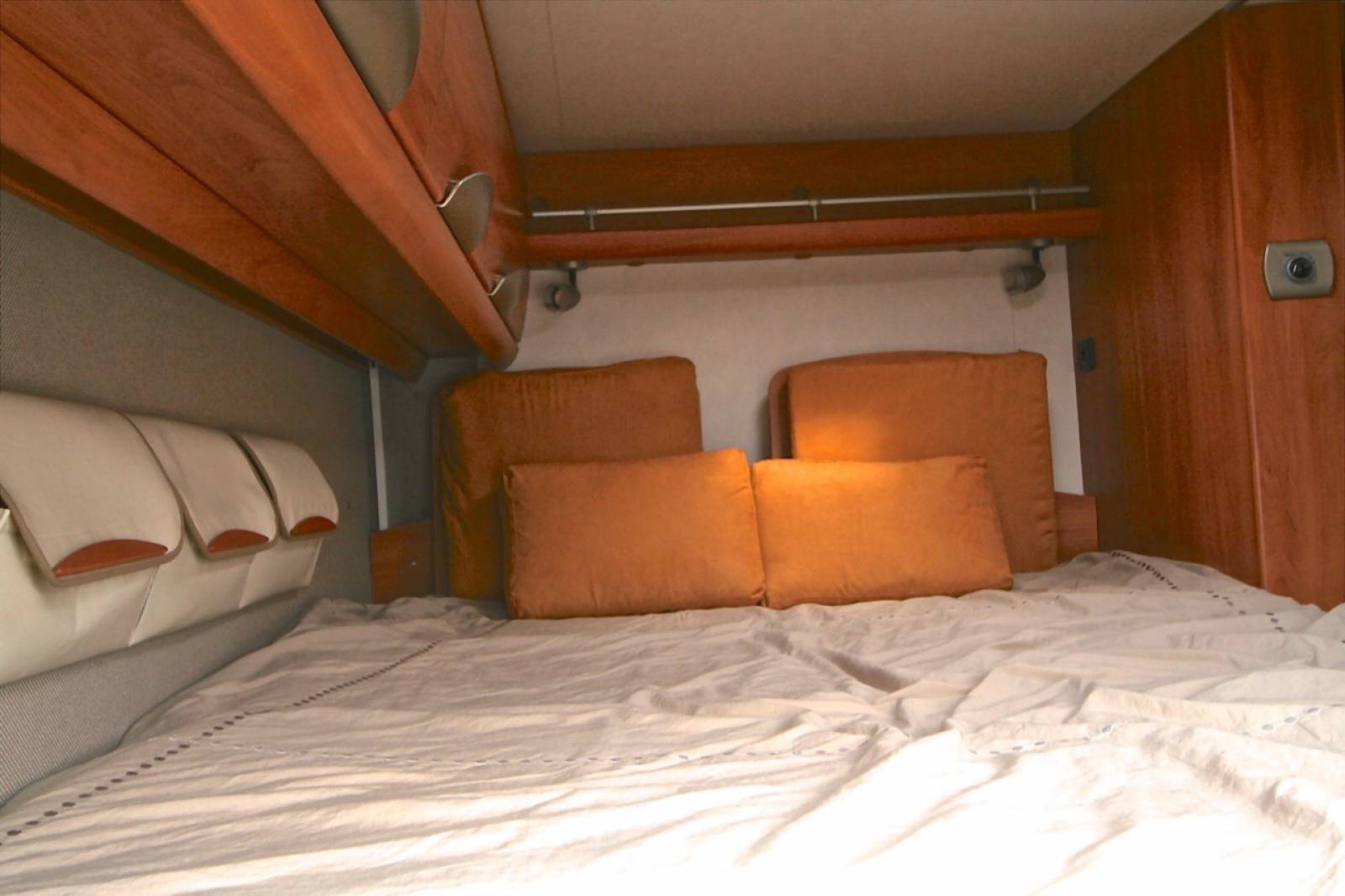 Camping-car intégral occasion 4 places sur Mercedes Hymermobil STARLINE 700 à Toulouse 31 Midi-Pyrénées.