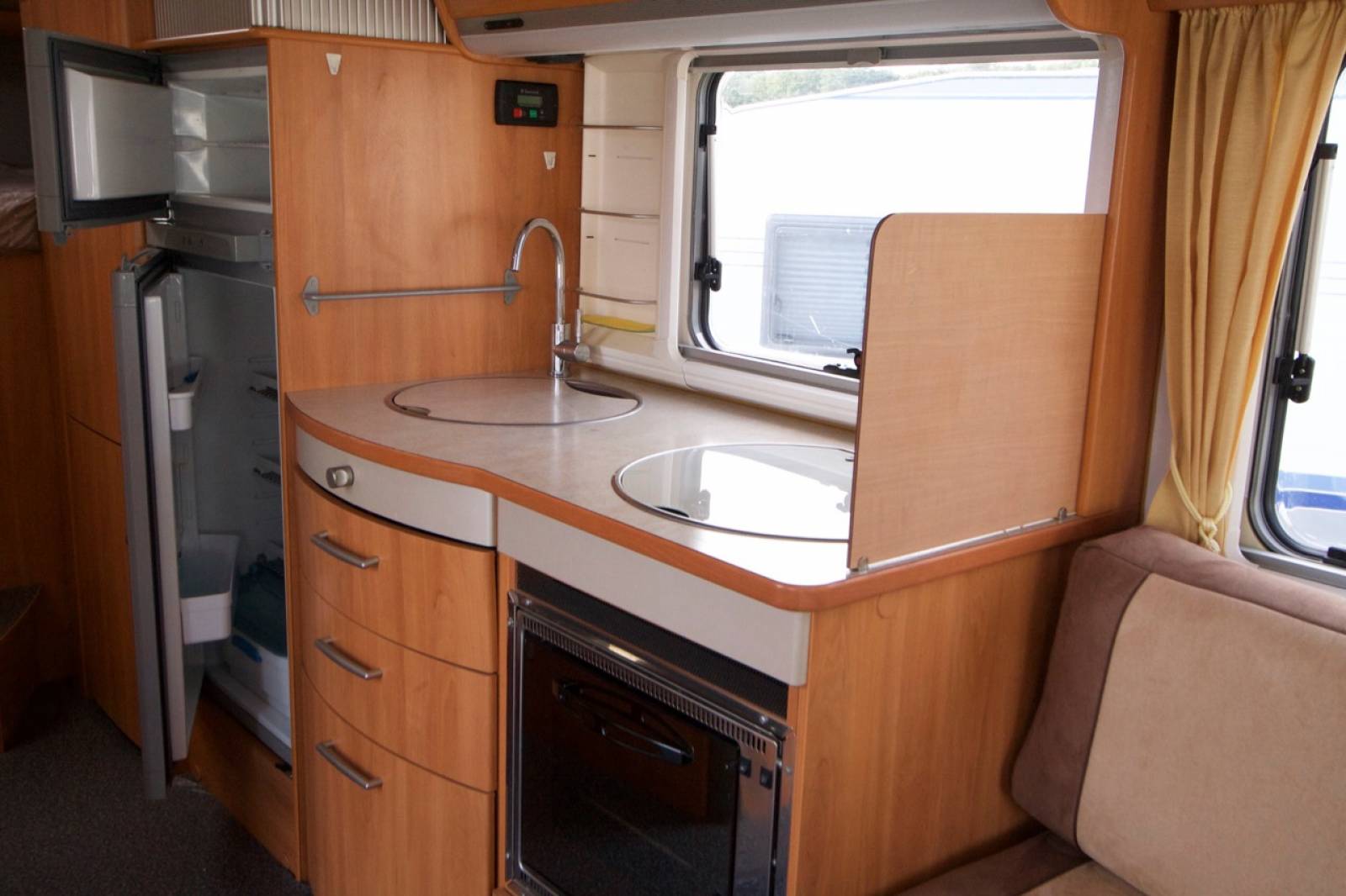 Camping-car intégral occasion 4 places sur Mercedes Hymermobil STARLINE 700 à Toulouse 31 Midi-Pyrénées.