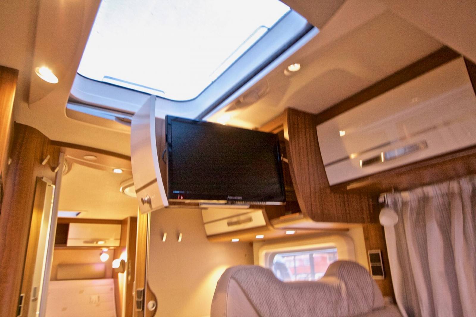 achat Camping-car intégral occasion Hymer Excis I 598, lit central, 4 places, à Toulouse (31), bon prix