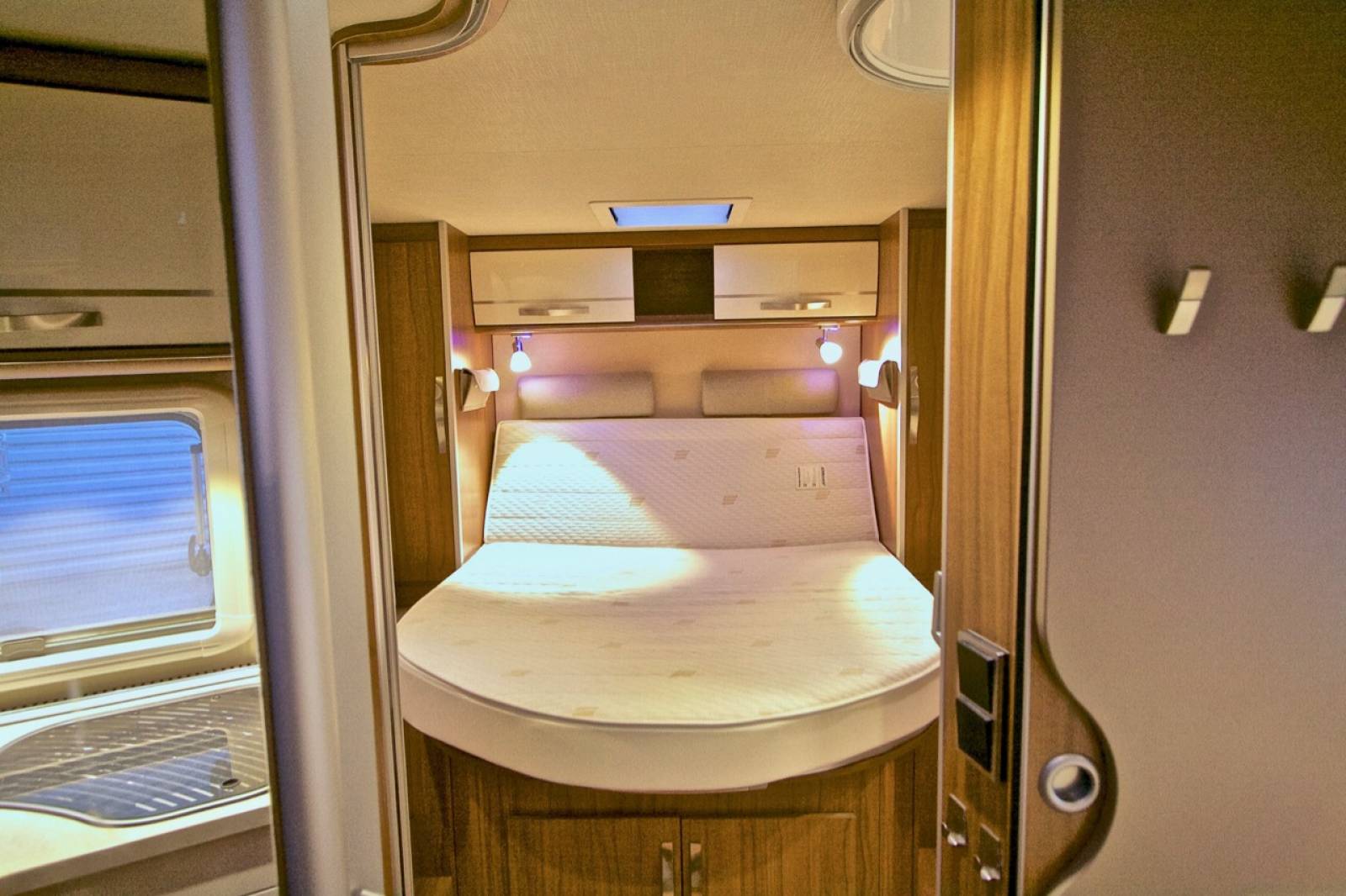 achat Camping-car intégral occasion Hymer Excis I 598, lit central, 4 places, à Toulouse (31), bon prix