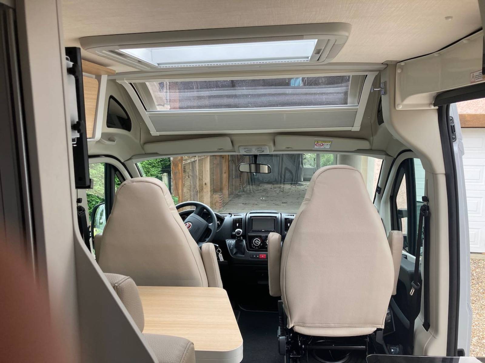 Achat Fourgon aménagé d'occasion boîte auto, lits jumeaux, Font Vendôme DUO VAN séjour à Roques près Toulouse (31)