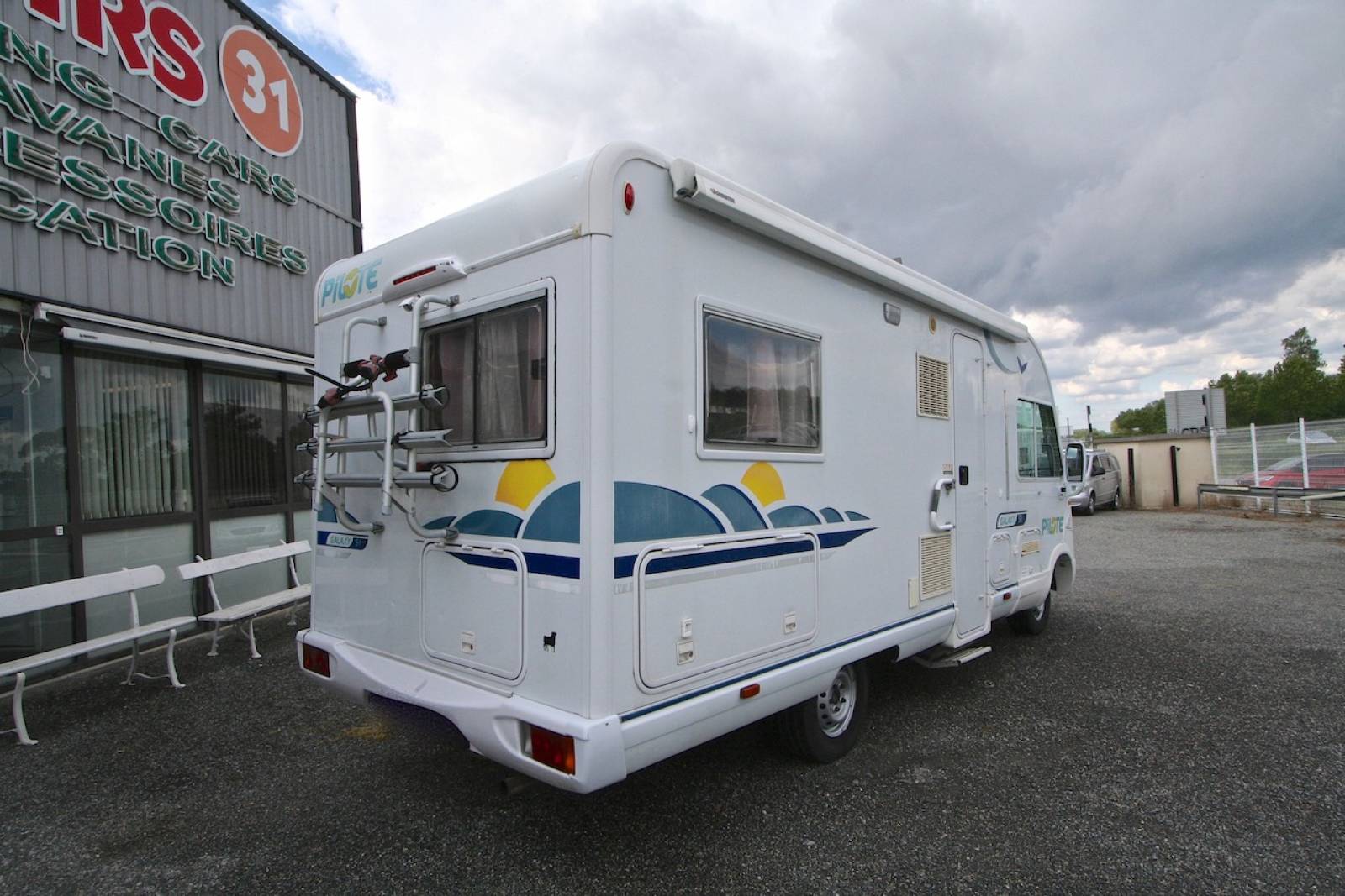Camping-car Camping-car intégral occasion moins de 7m, Mercedes, 4 couchages, petit prix, Pilote Galaxy 51, visible à Roques près Toulouse 31 occasion moins de 7m, 4 couchages, petit prix, Pilote Galaxy 51, visible à Roques près Toulouse 31