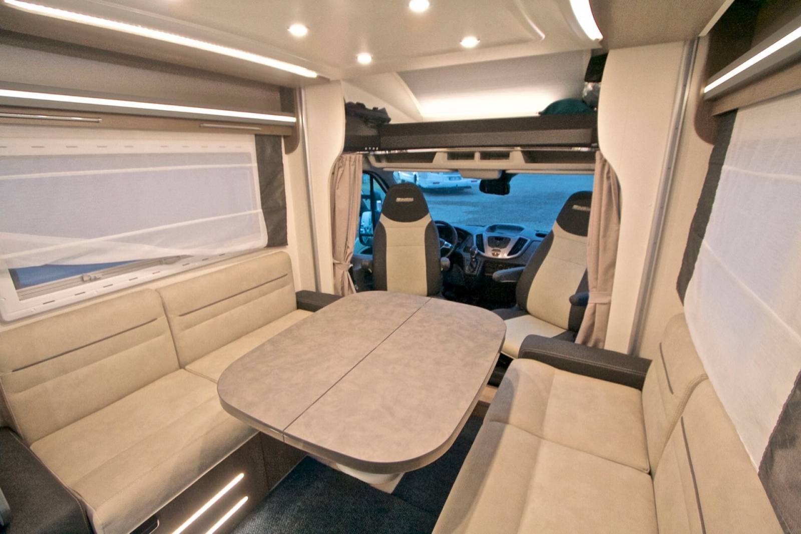 Achat Camping-car profilé occasion 4 couchages maxi-salon Chausson Titanium 640, à roques, près Toulouse 31