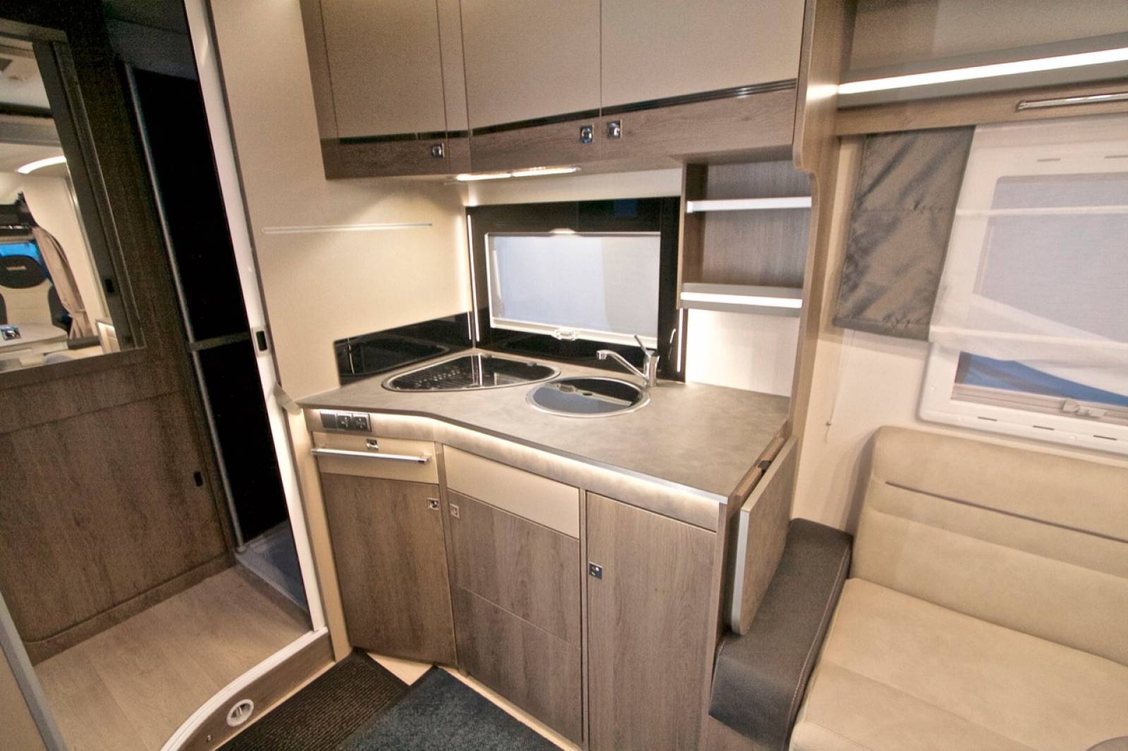 Camping-car profilé occasion, maxi-salon, boite automatique, Chausson Titanium 640, à roques, près Toulouse 31