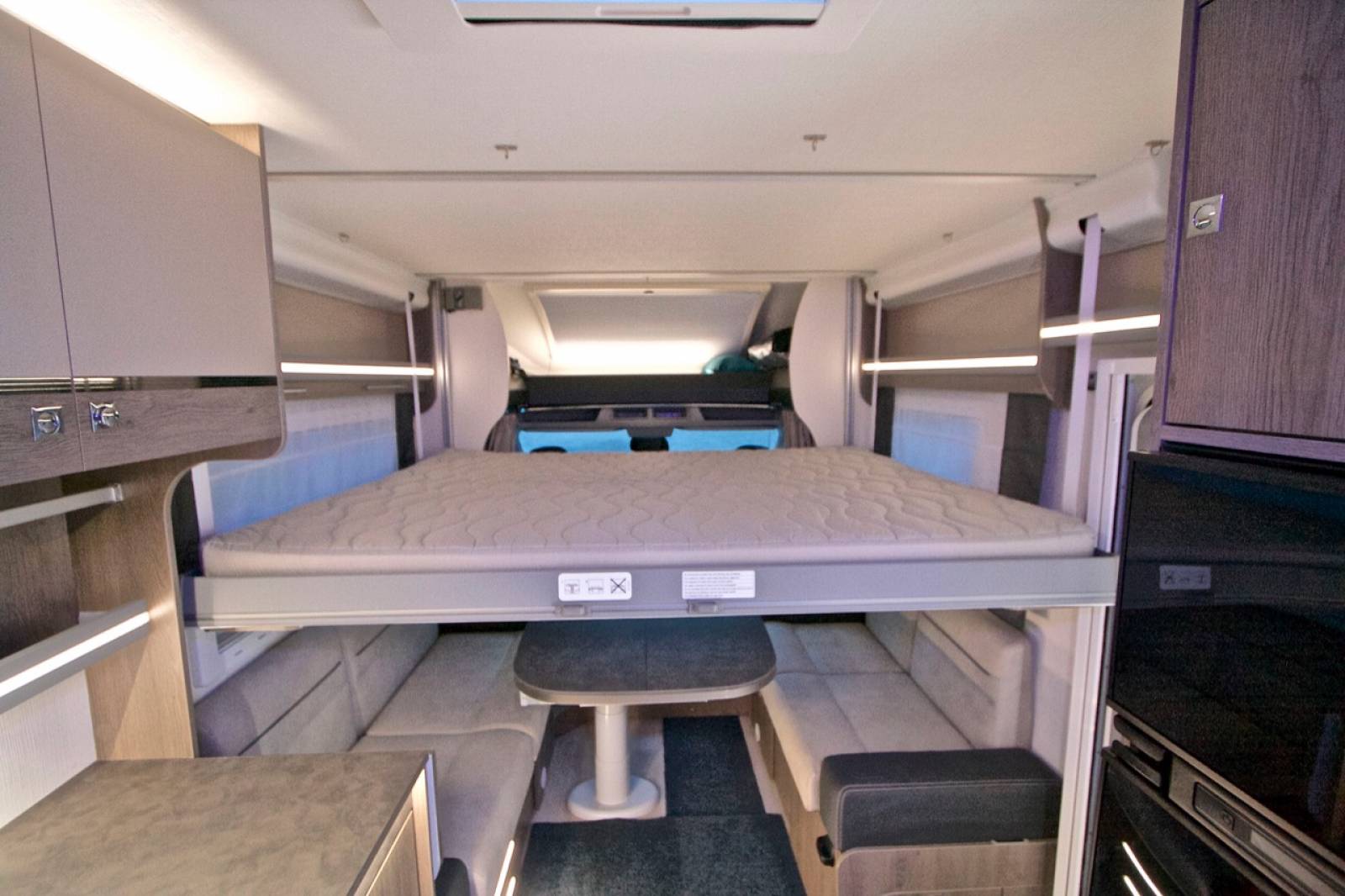 Achat Camping-car profilé occasion 4 couchages maxi-salon Chausson Titanium 640, à roques, près Toulouse 31