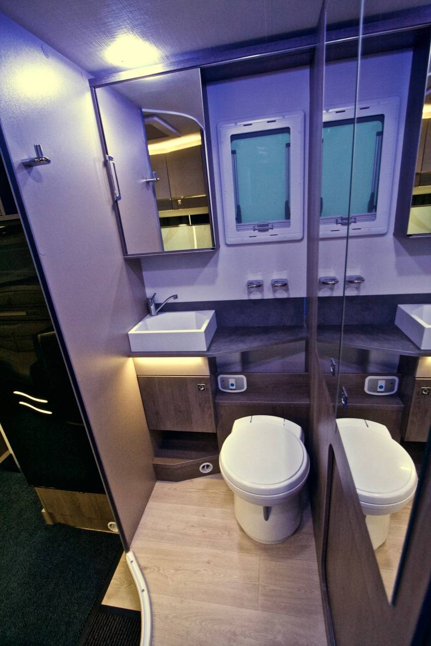 Achat Camping-car profilé occasion 4 couchages maxi-salon Chausson Titanium 640, à roques, près Toulouse 31