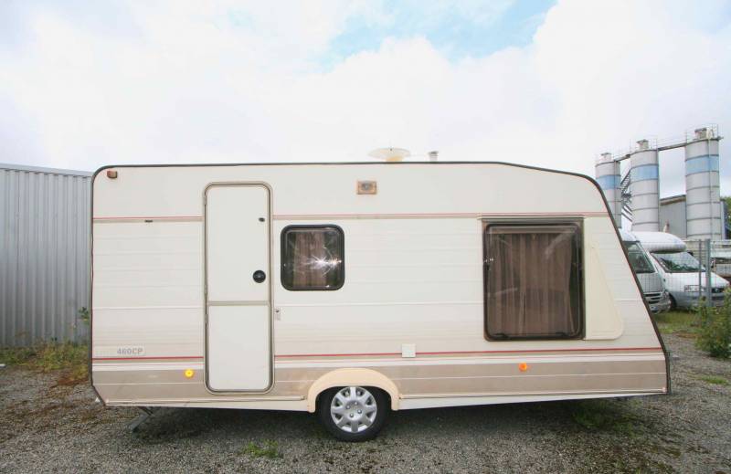 Caravane occasion, lit transversal avant, 4 couchages, Sterkeman Tassili 460 CP à Roques proche de Toulouse (31)