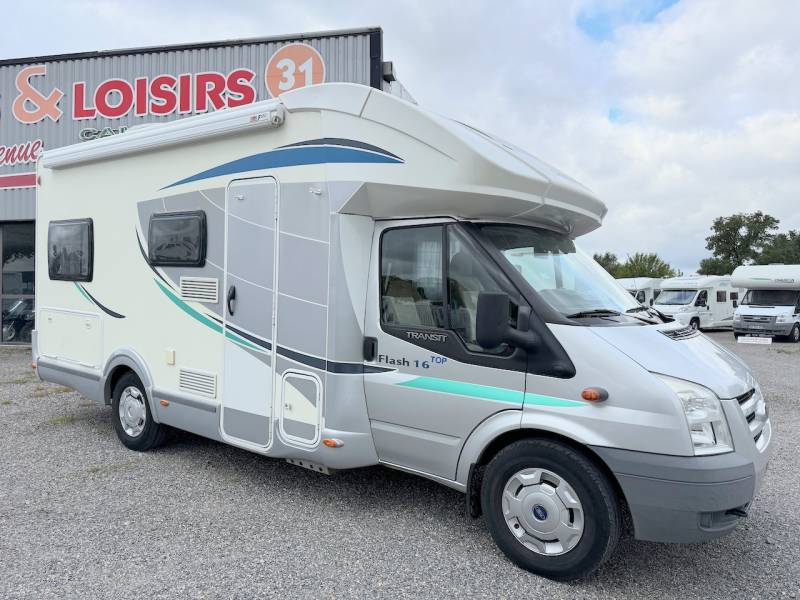 Camping-car profilé occasion compact, lits jumeaux, 4 places, 3 couchages, lit de pavillon 1 place, Chausson flash 16, à Roques proche de Toulouse (31).