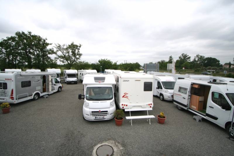 recherche un atelier de réparation pour camping-cars, fourgons aménagés et caravanes carrosserie, pose accessoire, assurance, sur Toulouse et Bordeaux
