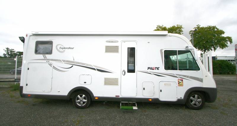 Camping-car intégral occasion poids lourd, lits jumeaux sur grande soute, Pilote explorateur G 741 FGJ, à Roques proche de Toulouse (31)