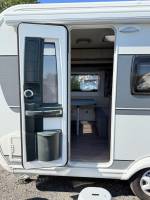 Une petite caravane d'occasion récente, en parfait état, 4 places, une Hobby 390 SF Ontour, à Roques proche de Toulouse (31)