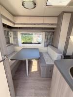 Vend Une petite caravane d'occasion récente, en parfait état, 4 places, une Hobby 390 SF Ontour, à Roques proche de Toulouse (31)