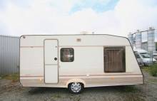 Caravane occasion, lit transversal avant, 4 couchages, Sterkeman Tassili 460 CP à Roques proche de Toulouse (31)