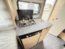 Caravane occasion, moins de 6 m, 4 places, presque neuve, Caravelair Alba 390, à Roques, proche de Toulouse 31