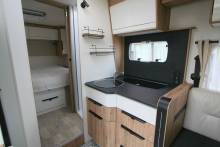 Vend Camping-car profilé occasion, lit central, lit de pavillon, salon face à face, climatisation moteur et cellule, Bavaria T746 Fc, à Roques proche de Toulouse (31)