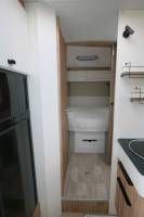 Camping-car profilé occasion, lit central, lit de pavillon, salon face à face, climatisation moteur et cellule, Bavaria T746 Fc, à Roques proche de Toulouse (31)