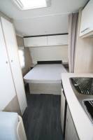 Caravane occasion presque neuve, lit de milieu, 3 couchages, Caravelair Alba 460, à Roques proche de Toulouse (31)