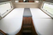 Camping-car intégral occasion, moins de 7 m, 4 places, lits jumeaux et de pavillon, Carthago Compactline I 143 LE, à Roques près de Toulouse (31)