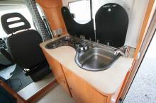 Camping-car profilé occasion, lit sur grande soute, 4 couchages, Challenger Genesis 40, à Roques, proche Toulouse (31)