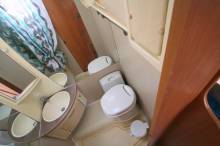 Camping-car profilé occasion, lit sur grande soute, 4 couchages, Challenger Genesis 40, à Roques, proche Toulouse (31)