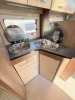 Camping-car Profilé occasion, 4 places, 3 couchages, lit central, Chausson Best Of 28 CE, chez Vacances et Loisirs à Roques proche de Toulouse-car Profilé occasion, 3 places, lit central, Chausson Best Of 28 CE, à Roques, proche de Toulouse