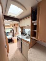 Camping-car profilé occasion compact, lits jumeaux, 4 places, 3 couchages, lit de pavillon 1 place, Chausson flash 16, à Roques proche de Toulouse (31).